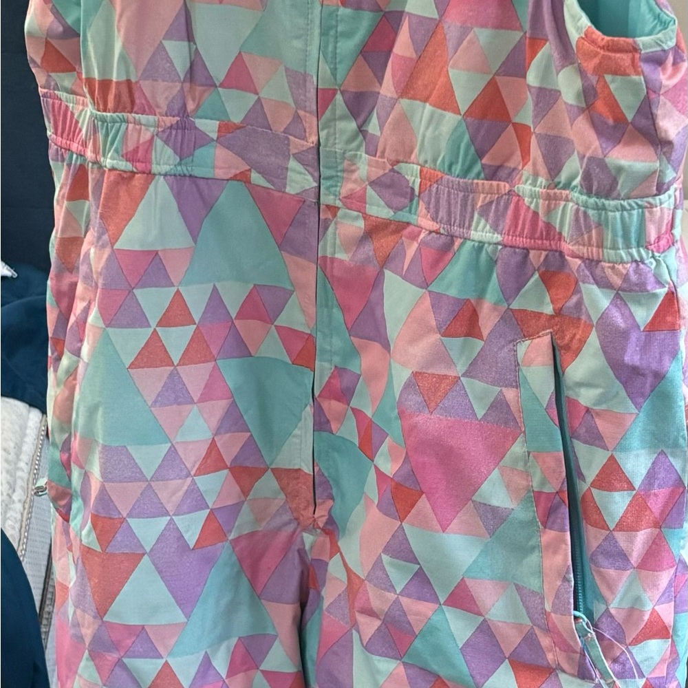 Eddie Bauer kids overall snow suit. Adjustable straps, zip front and two pockets